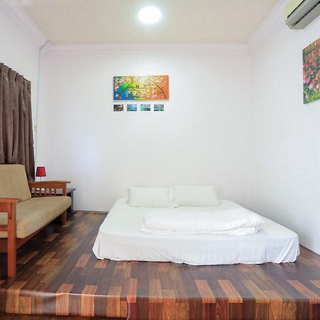 Oyo Home 90229, 3 Little Birds Homestay 4Bhk Malacca Exteriör bild