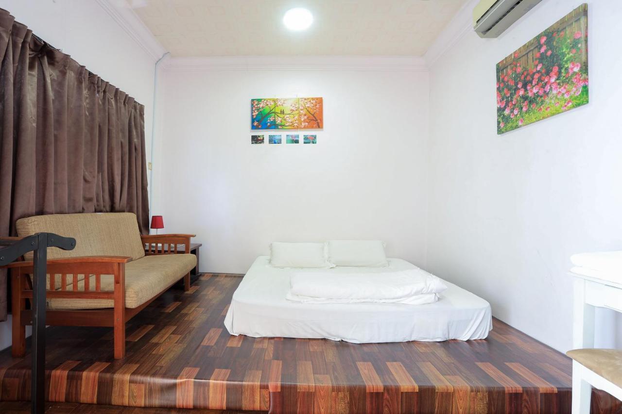 Oyo Home 90229, 3 Little Birds Homestay 4Bhk Malacca Exteriör bild