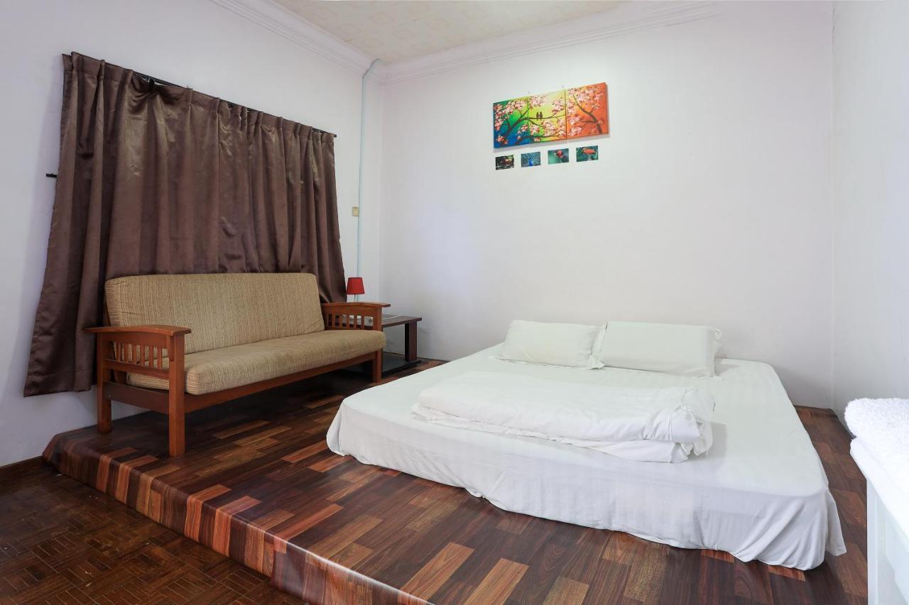 Oyo Home 90229, 3 Little Birds Homestay 4Bhk Malacca Exteriör bild