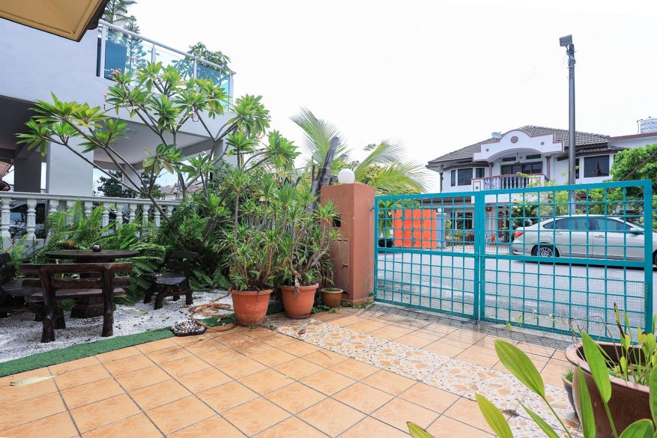 Oyo Home 90229, 3 Little Birds Homestay 4Bhk Malacca Exteriör bild