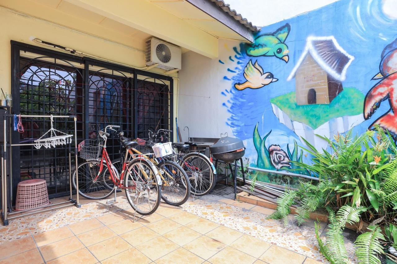 Oyo Home 90229, 3 Little Birds Homestay 4Bhk Malacca Exteriör bild