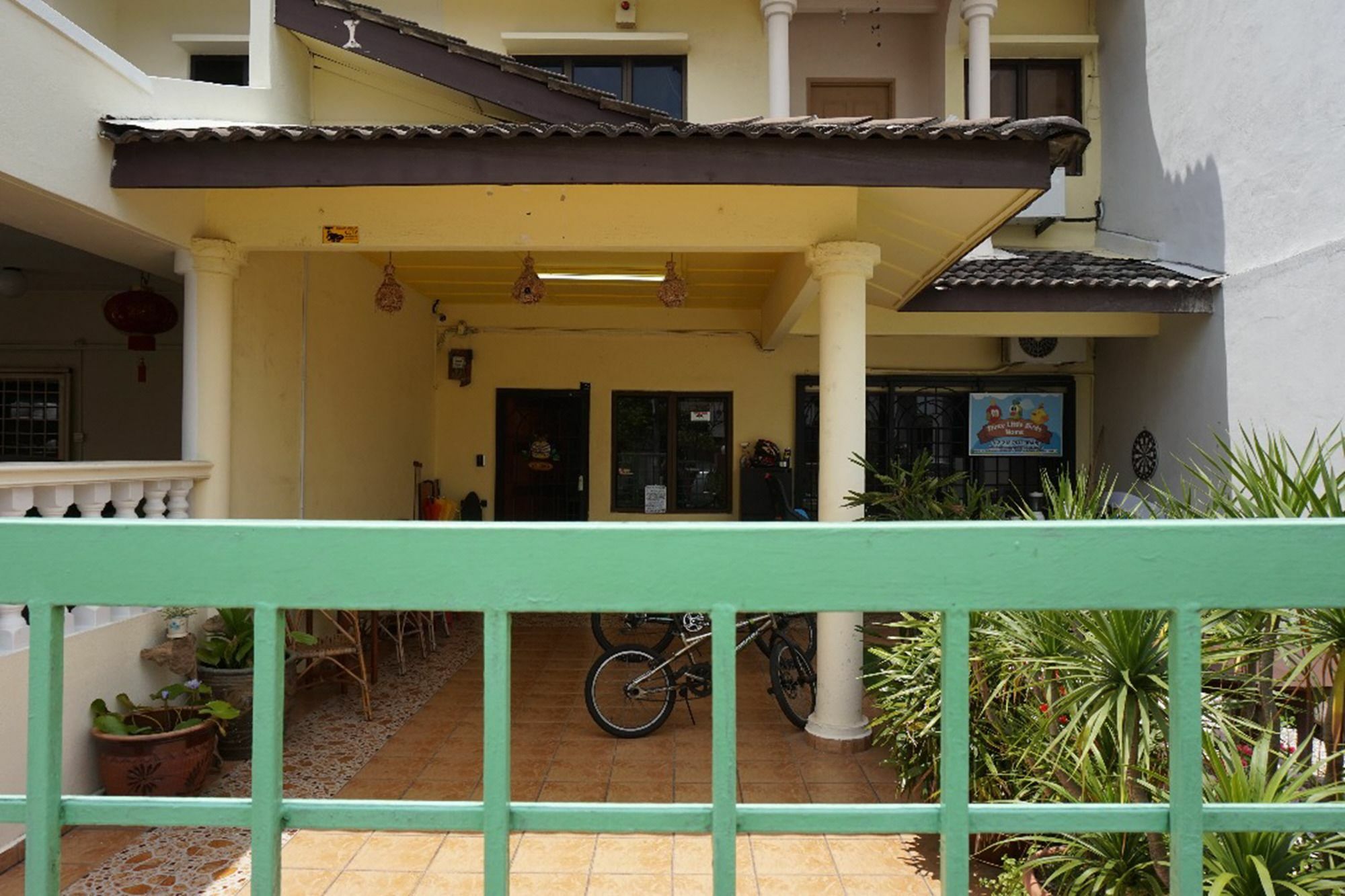 Oyo Home 90229, 3 Little Birds Homestay 4Bhk Malacca Exteriör bild